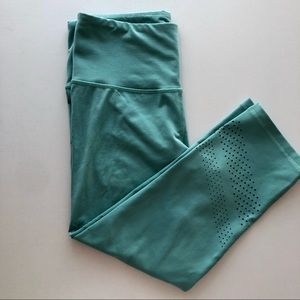 Old Navy Elevate Cut out leggings